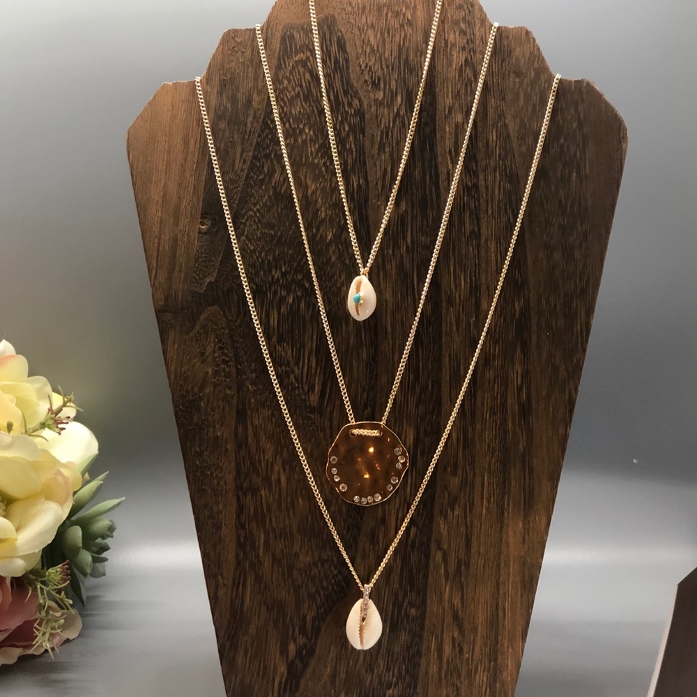 💍3 for $15💍 3 strand gold cowry shell necklace
